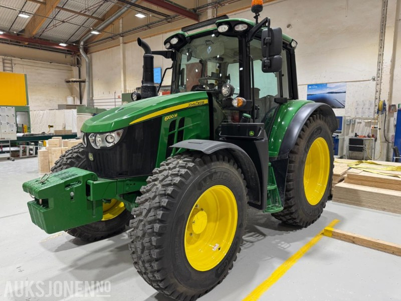 2023 John Deere 6100M TRAKTOR MED 2 SETT HJUL, KUN 1543 TIMER - Traktor: foto 1 2023 John Deere 6100M TRAKTOR MED 2 SETT HJUL, KUN 1543 TIMER - Traktor: foto 1