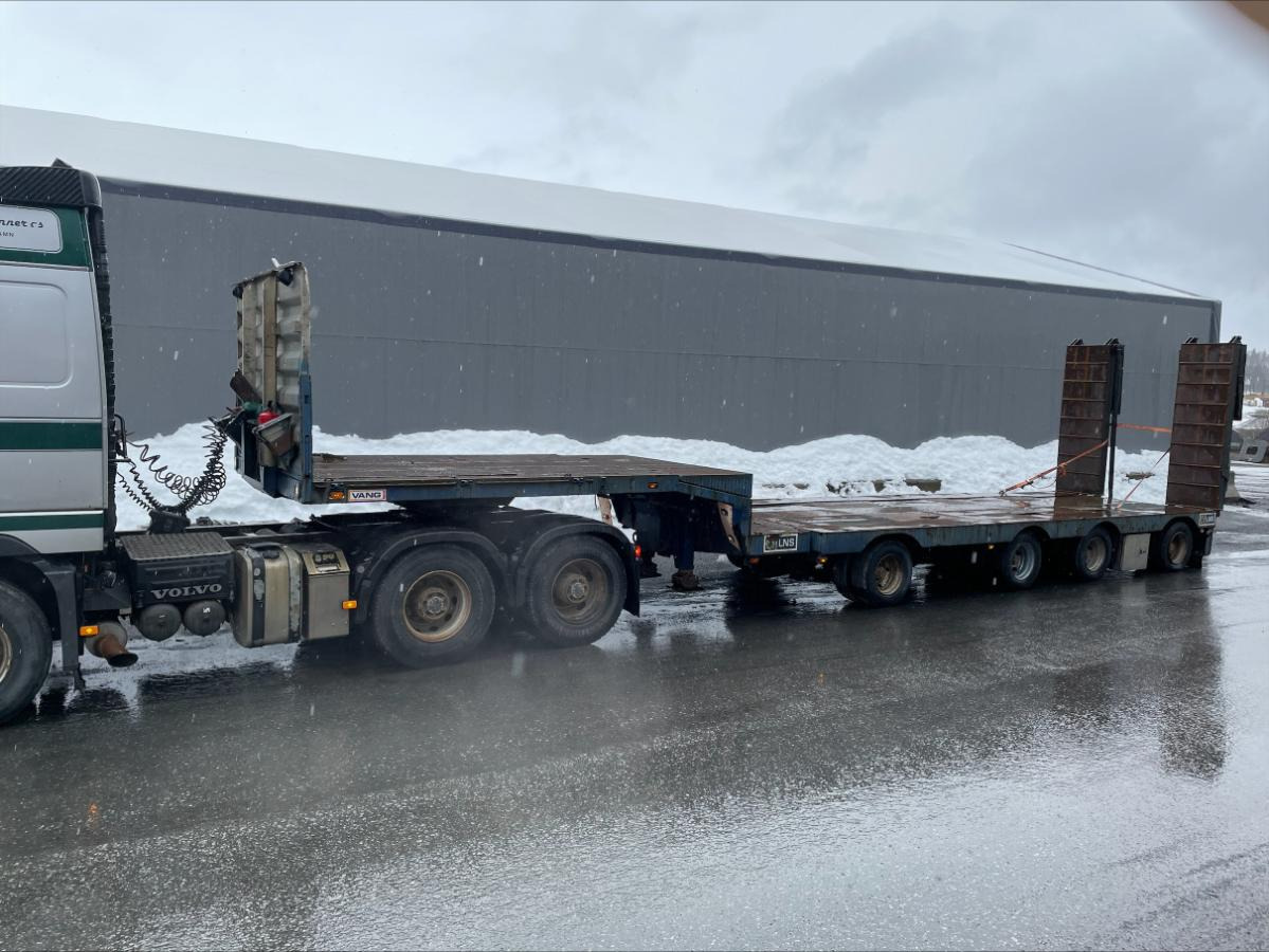 2005 Volvo FH16 6x4 Trekkvogn med Vang SHSL 1111TS maskinhenger - Gjysmë-kamion: foto 2 2005 Volvo FH16 6x4 Trekkvogn med Vang SHSL 1111TS maskinhenger - Gjysmë-kamion: foto 2