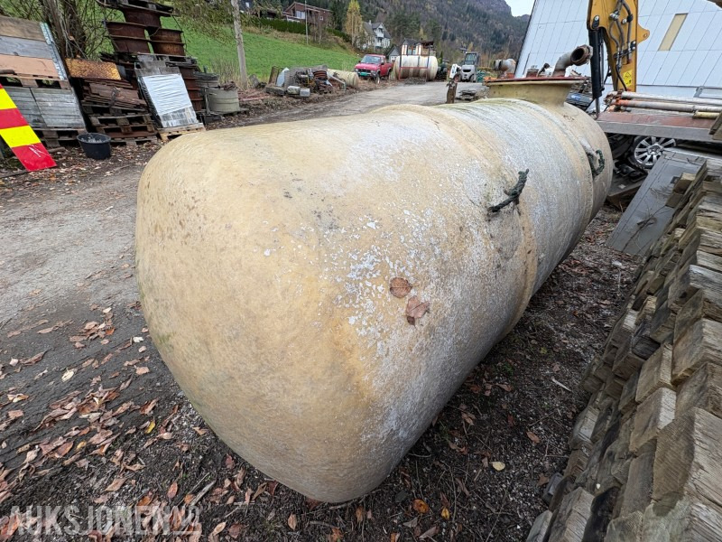 Glassfibertank (nedgravbar) – brukt - Pajisje ndërtimi: foto 4 Glassfibertank (nedgravbar) – brukt - Pajisje ndërtimi: foto 4