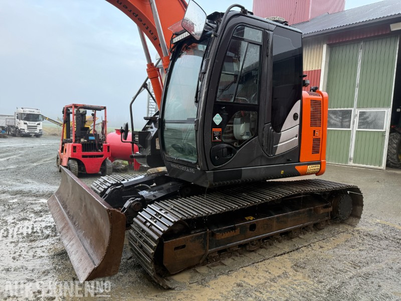 Hitachi ZX135 US-6 EC219, 2 skuffer, sentralsmøring - Ekskavator: foto 2 Hitachi ZX135 US-6 EC219, 2 skuffer, sentralsmøring - Ekskavator: foto 2