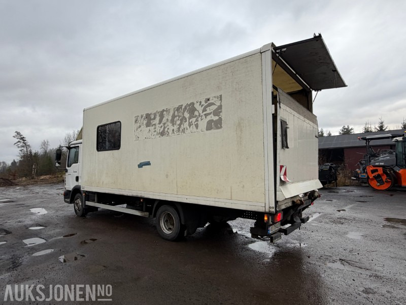 2011 MAN JF/MAN KST01 Lasterom med baklem og Mannskapsrom - Kamioni: foto 3 2011 MAN JF/MAN KST01 Lasterom med baklem og Mannskapsrom - Kamioni: foto 3