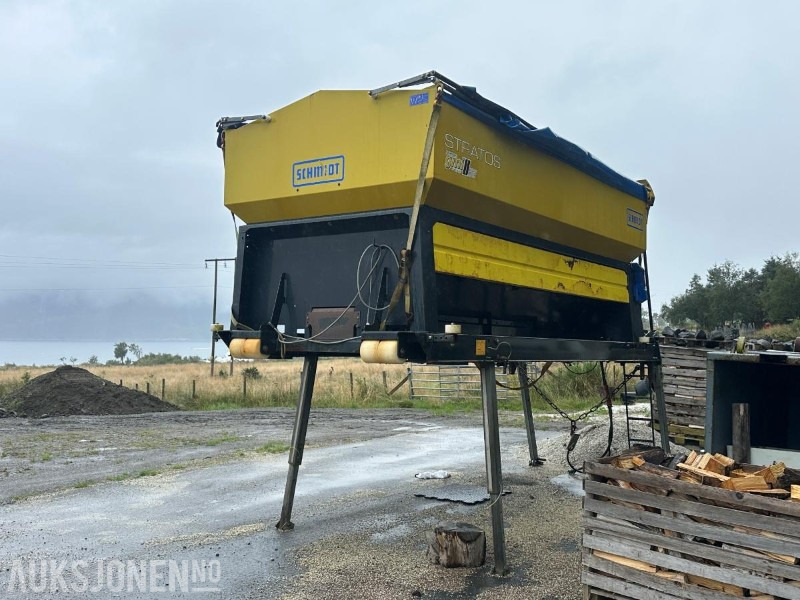 2015 Schmidt Stratos B90 sand/salt spreder lastebilmontert - 9 m3 kapasitet - Kamioni: foto 1 2015 Schmidt Stratos B90 sand/salt spreder lastebilmontert - 9 m3 kapasitet - Kamioni: foto 1