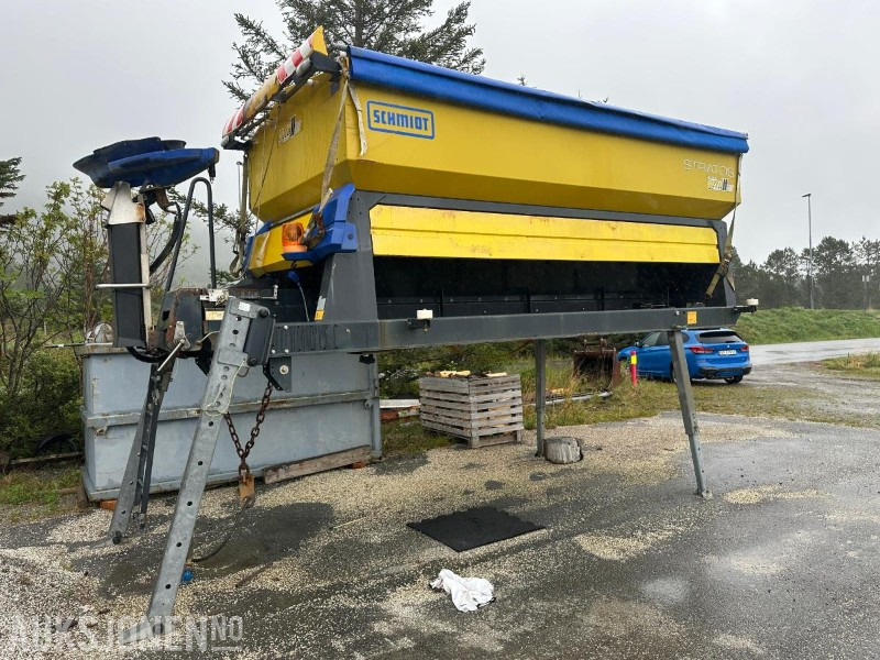 2015 Schmidt Stratos B90 sand/salt spreder lastebilmontert - 9 m3 kapasitet - Kamioni: foto 5 2015 Schmidt Stratos B90 sand/salt spreder lastebilmontert - 9 m3 kapasitet - Kamioni: foto 5