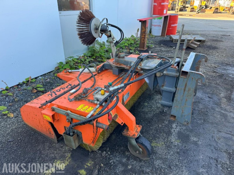 2011 Tuchel Profi 600 - feiekost/gatekost 180 cm - brukt på Volvo L25 - Kokë për Makineri ndërtimi: foto 2 2011 Tuchel Profi 600 - feiekost/gatekost 180 cm - brukt på Volvo L25 - Kokë për Makineri ndërtimi: foto 2