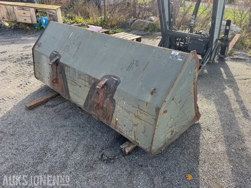 1996 Ålø 240 M 10 Skuffe for traktor - Makineri bujqësore: foto 1 1996 Ålø 240 M 10 Skuffe for traktor - Makineri bujqësore: foto 1