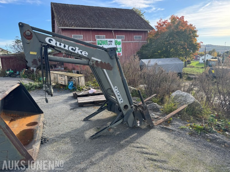 2003 Quicke UM Frontlaster for traktor - Makineri bujqësore: foto 3 2003 Quicke UM Frontlaster for traktor - Makineri bujqësore: foto 3