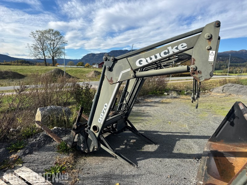 2003 Quicke UM Frontlaster for traktor - Makineri bujqësore: foto 1 2003 Quicke UM Frontlaster for traktor - Makineri bujqësore: foto 1