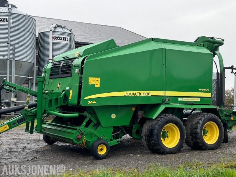 2012 John Deere Rundballepresse / Kombipresse 744 H - Makineri bujqësore: foto 1 2012 John Deere Rundballepresse / Kombipresse 744 H - Makineri bujqësore: foto 1