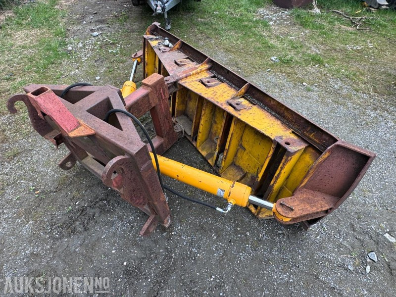 Hydraulisk Brøyteskjær til traktor og hjullaster - bredde 2720 mm - Volvo BM og Triangelfeste - Makineri bujqësore: foto 1 Hydraulisk Brøyteskjær til traktor og hjullaster - bredde 2720 mm - Volvo BM og Triangelfeste - Makineri bujqësore: foto 1