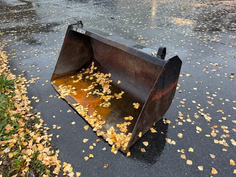 Lilleseth traktorskuffe Trima feste - Makineri bujqësore: foto 2 Lilleseth traktorskuffe Trima feste - Makineri bujqësore: foto 2