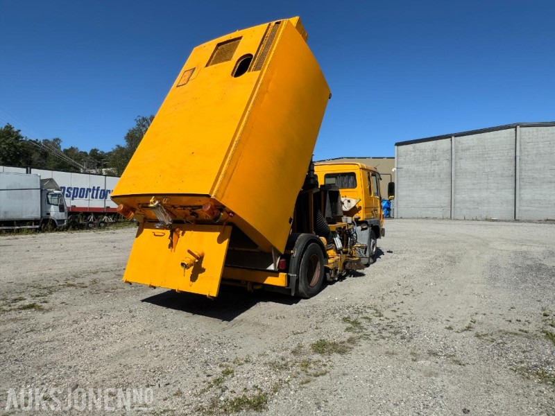 1998 Volvo FL614 feiebil m/ Johnston-Beam S5000 | 135 965 km | 4 638 t | Automat - Mjet bujqësor/ Special: foto 4 1998 Volvo FL614 feiebil m/ Johnston-Beam S5000 | 135 965 km | 4 638 t | Automat - Mjet bujqësor/ Special: foto 4