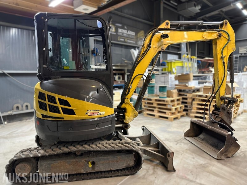 New Holland E35B SR – 2015 – 2184 timer – Nytt beltesett – 2 skuffer, - Miniekskavator: foto 4 New Holland E35B SR – 2015 – 2184 timer – Nytt beltesett – 2 skuffer, - Miniekskavator: foto 4