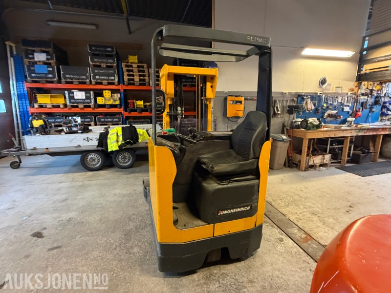 2002 Jungheinrich ETM 325 Skyvemasttruck med SLH200 Lader - Pajisje për trajtimin e materialeve: foto 4 2002 Jungheinrich ETM 325 Skyvemasttruck med SLH200 Lader - Pajisje për trajtimin e materialeve: foto 4