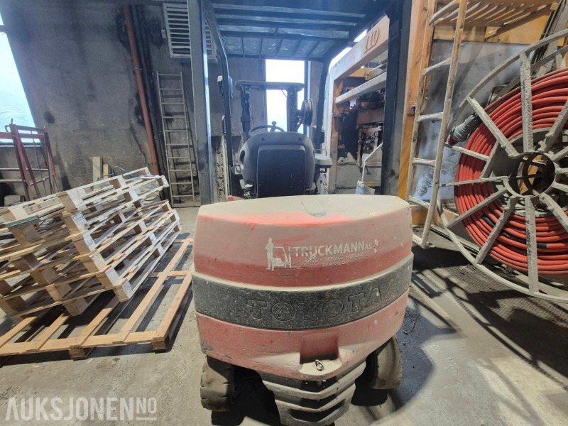 2004 Toyota 7FBMF30, elektrisk gaffeltruck, repobjekt - Pajisje për trajtimin e materialeve: foto 4 2004 Toyota 7FBMF30, elektrisk gaffeltruck, repobjekt - Pajisje për trajtimin e materialeve: foto 4