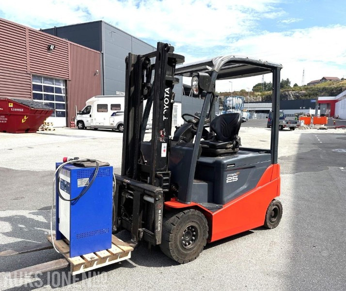 2014 Toyota 8FBMKT25 – 2,5T elektrisk gaffeltruck - Pajisje për trajtimin e materialeve: foto 1 2014 Toyota 8FBMKT25 – 2,5T elektrisk gaffeltruck - Pajisje për trajtimin e materialeve: foto 1