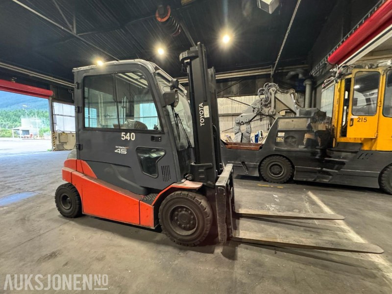 2016 Toyota 8FBMT45 – Elektrisk truck - Timer: 3371 - Pajisje për trajtimin e materialeve: foto 5 2016 Toyota 8FBMT45 – Elektrisk truck - Timer: 3371 - Pajisje për trajtimin e materialeve: foto 5