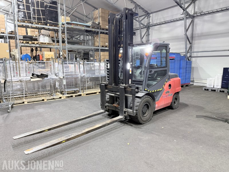 2017 Toyota 40-8FD50N - 5 tonnstruck - Kun 3080t! - Pajisje për trajtimin e materialeve: foto 1 2017 Toyota 40-8FD50N - 5 tonnstruck - Kun 3080t! - Pajisje për trajtimin e materialeve: foto 1