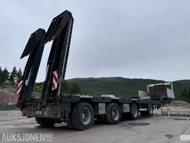 2019 Carnehl CSTV 40-60 - 4 akslet maskinsemi - Manuelt uttrekk - Hydraulisk bredding - Støttelabber bak - Fjernstyring - Rimorkio: foto 4 2019 Carnehl CSTV 40-60 - 4 akslet maskinsemi - Manuelt uttrekk - Hydraulisk bredding - Støttelabber bak - Fjernstyring - Rimorkio: foto 4