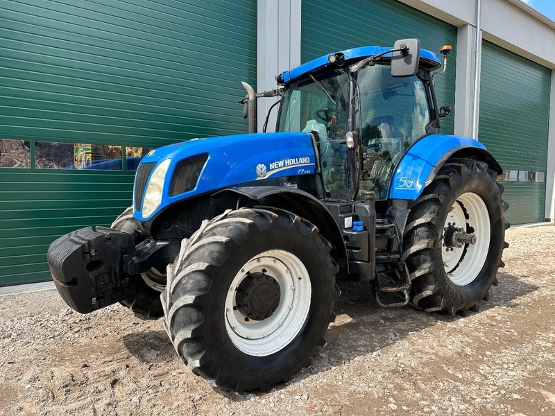 New Holland T7.235 Power Command - Traktor: foto 1 New Holland T7.235 Power Command - Traktor: foto 1