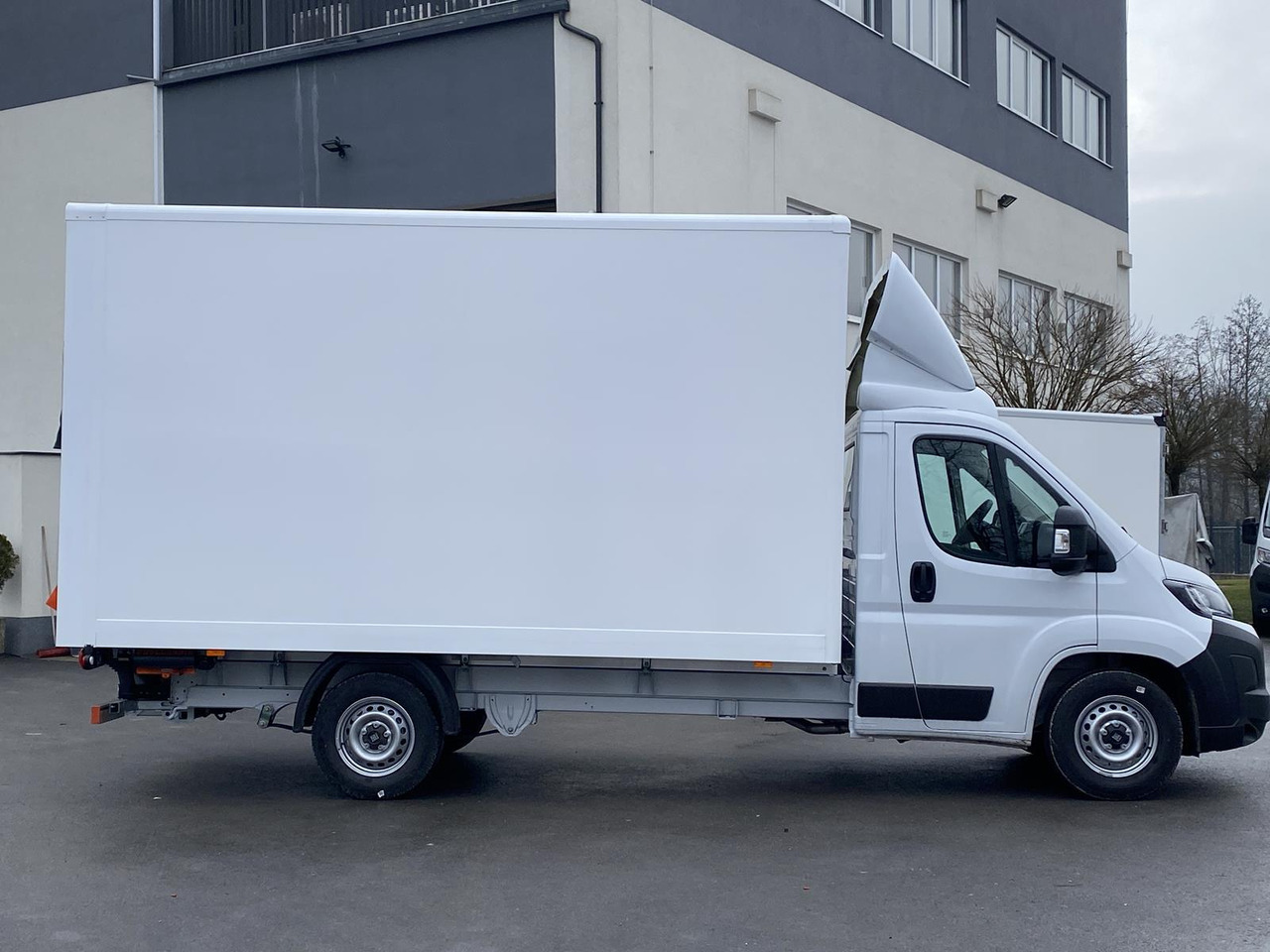 FIAT DUCATO L4 1+2, 180PS, 2.2L | ALU-BOX 4200mm + LADERAMPE + LAGER - Kamioncine me kontinier: foto 2 FIAT DUCATO L4 1+2, 180PS, 2.2L | ALU-BOX 4200mm + LADERAMPE + LAGER - Kamioncine me kontinier: foto 2