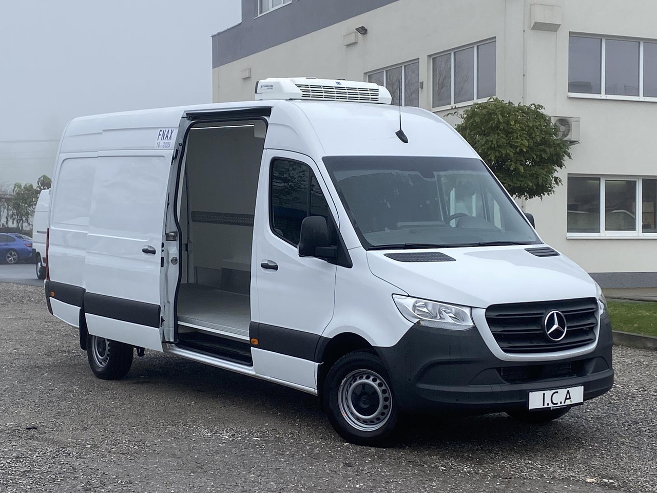 MERCEDES-BENZ SPRINTER 317 CDI L4H3 170PS AUTOMATIK FRISCHDIENST + KONVEKTA FK 3022 12-220V - Furgon frigorifer: foto 4 MERCEDES-BENZ SPRINTER 317 CDI L4H3 170PS AUTOMATIK FRISCHDIENST + KONVEKTA FK 3022 12-220V - Furgon frigorifer: foto 4