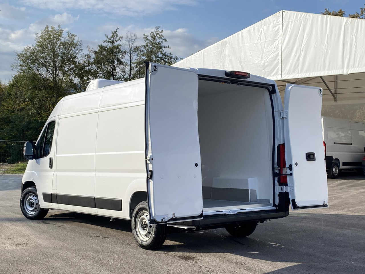 PEUGEOT BOXER L3H2 180PS CONFORT 335 / FRISCHDIENST BIS 0 + XARIOS 300 12-230V - Furgon frigorifer: foto 5 PEUGEOT BOXER L3H2 180PS CONFORT 335 / FRISCHDIENST BIS 0 + XARIOS 300 12-230V - Furgon frigorifer: foto 5