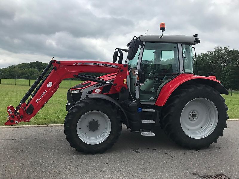 Massey Ferguson MF 5S.145 Dyna-6 "Efficient" - Traktor: foto 5 Massey Ferguson MF 5S.145 Dyna-6 "Efficient" - Traktor: foto 5