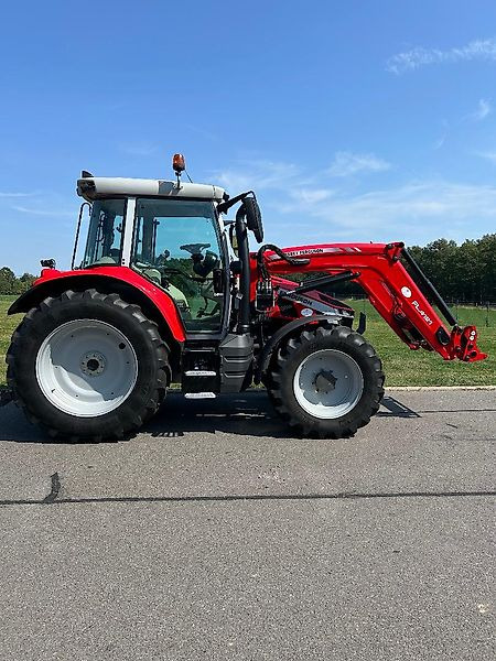 Massey Ferguson MF 5S.145 Dyna-6 "Efficient" - Traktor: foto 1 Massey Ferguson MF 5S.145 Dyna-6 "Efficient" - Traktor: foto 1