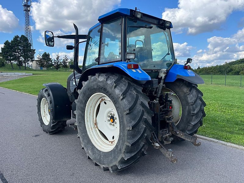 New Holland TS 115 - Traktor: foto 2 New Holland TS 115 - Traktor: foto 2