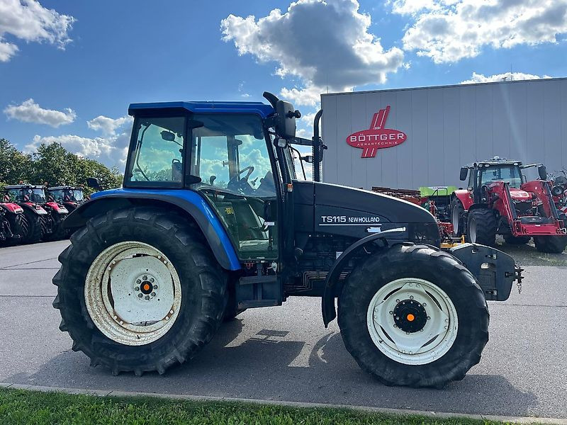 New Holland TS 115 - Traktor: foto 4 New Holland TS 115 - Traktor: foto 4