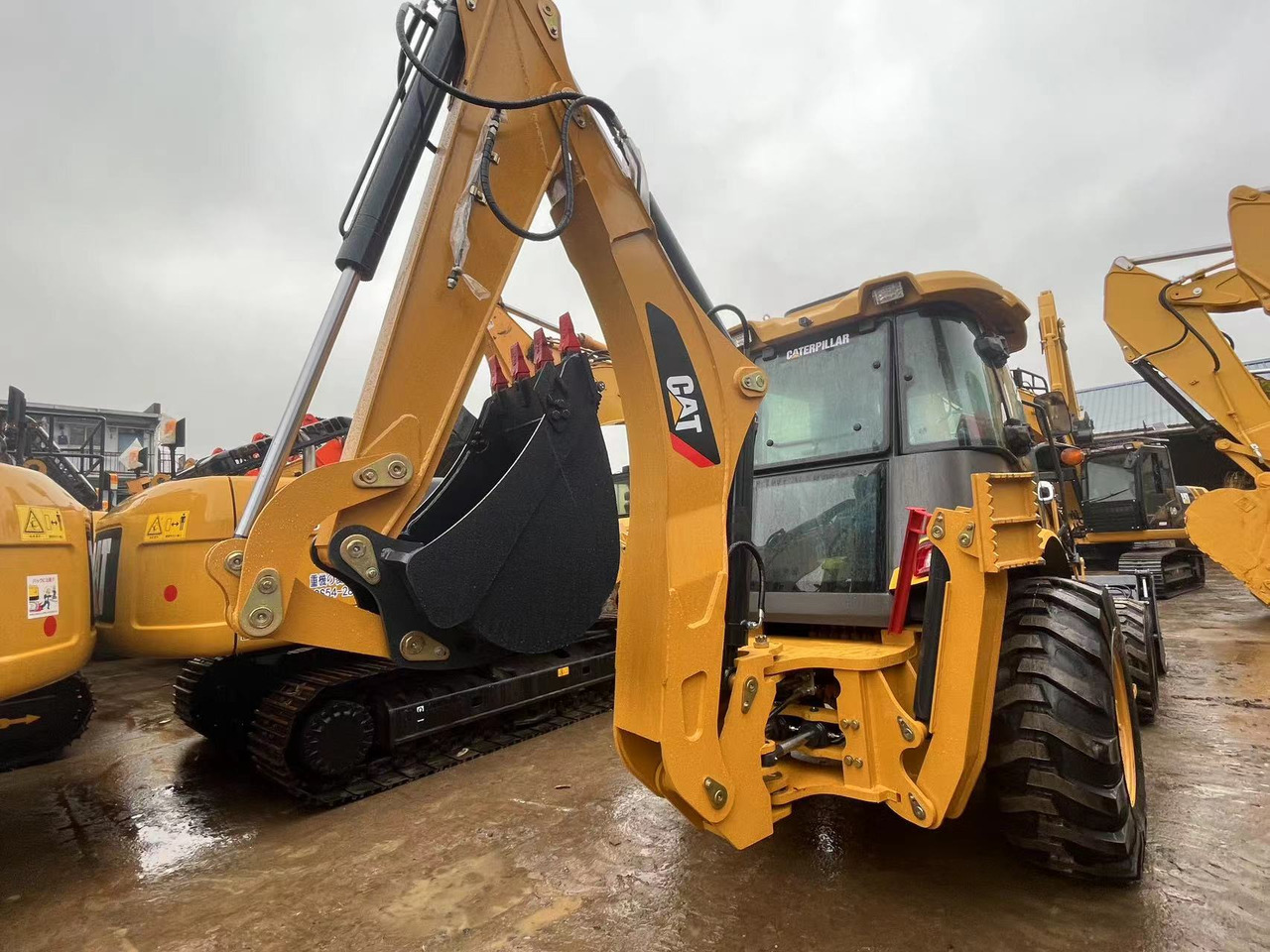 Caterpillar 420F Backhoe CAT 420F2 New Backhoe Loaders JCB 3CX 4CX - Fadromë me shkarkim nga prapa: foto 4 Caterpillar 420F Backhoe CAT 420F2 New Backhoe Loaders JCB 3CX 4CX - Fadromë me shkarkim nga prapa: foto 4