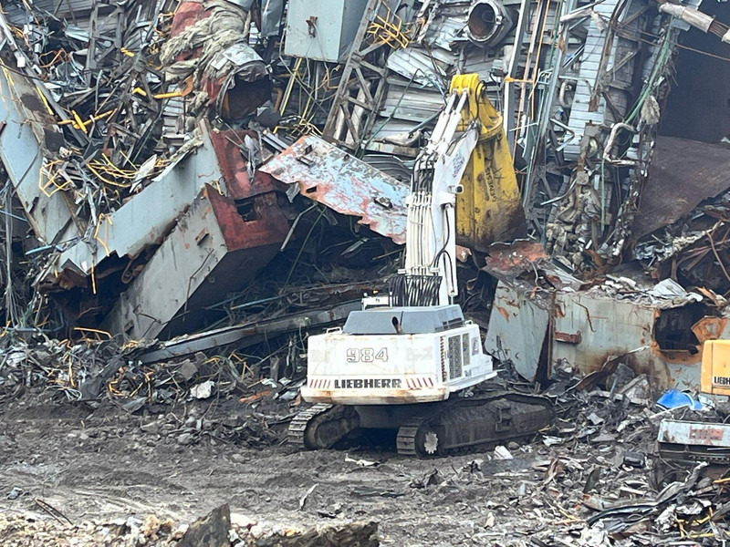 Liebherr R984C - Ekskavator me zinxhirë: foto 5 Liebherr R984C - Ekskavator me zinxhirë: foto 5