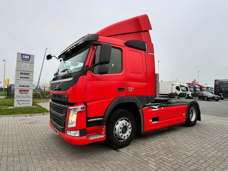 Volvo FM 330 4x2 trekker 4x2 / 671.570km - Gjysmë-kamion: foto 1 Volvo FM 330 4x2 trekker 4x2 / 671.570km - Gjysmë-kamion: foto 1