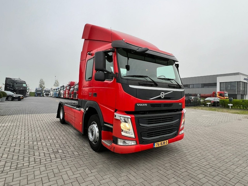 Volvo FM 330 4x2 trekker 4x2 / 671.570km - Gjysmë-kamion: foto 3 Volvo FM 330 4x2 trekker 4x2 / 671.570km - Gjysmë-kamion: foto 3