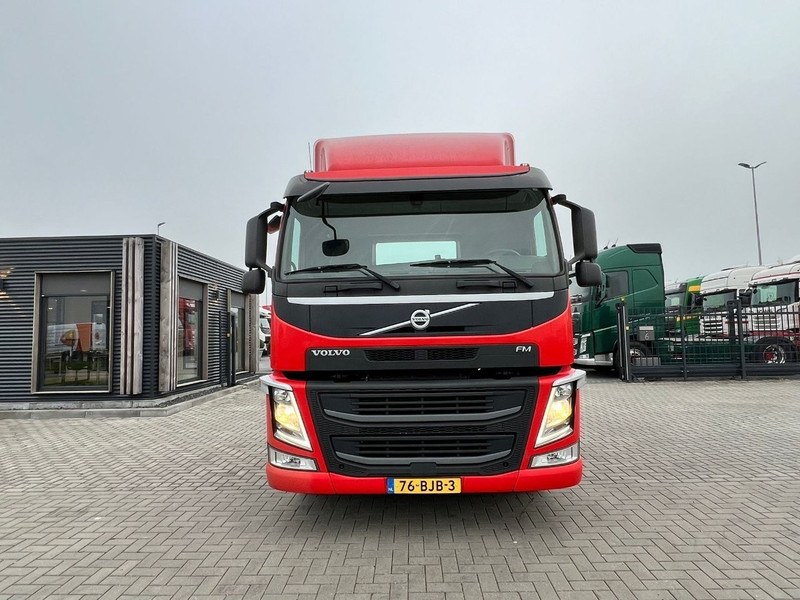 Volvo FM 330 4x2 trekker 4x2 / 671.570km - Gjysmë-kamion: foto 2 Volvo FM 330 4x2 trekker 4x2 / 671.570km - Gjysmë-kamion: foto 2