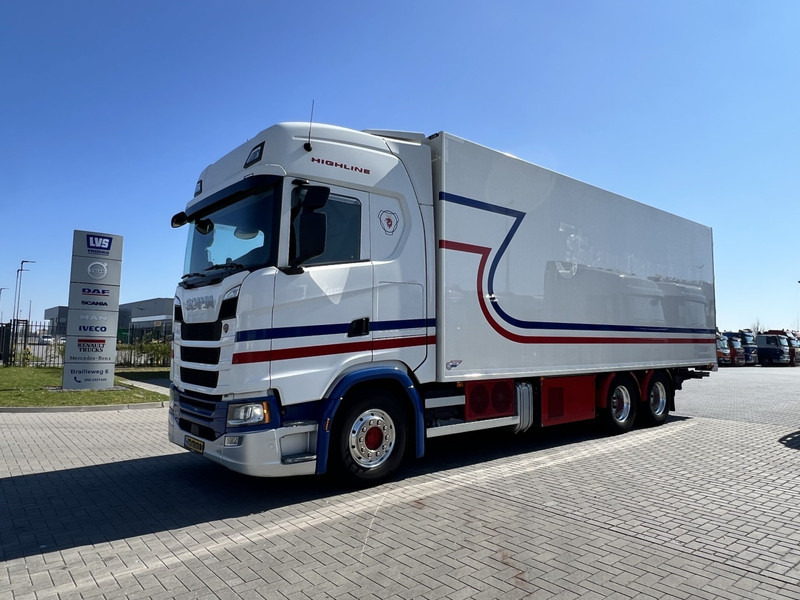 Scania S450 6x2 koelwagen Retarder / Dhollandia / Bloenenmaat - Kamion frigorifer: foto 1 Scania S450 6x2 koelwagen Retarder / Dhollandia / Bloenenmaat - Kamion frigorifer: foto 1