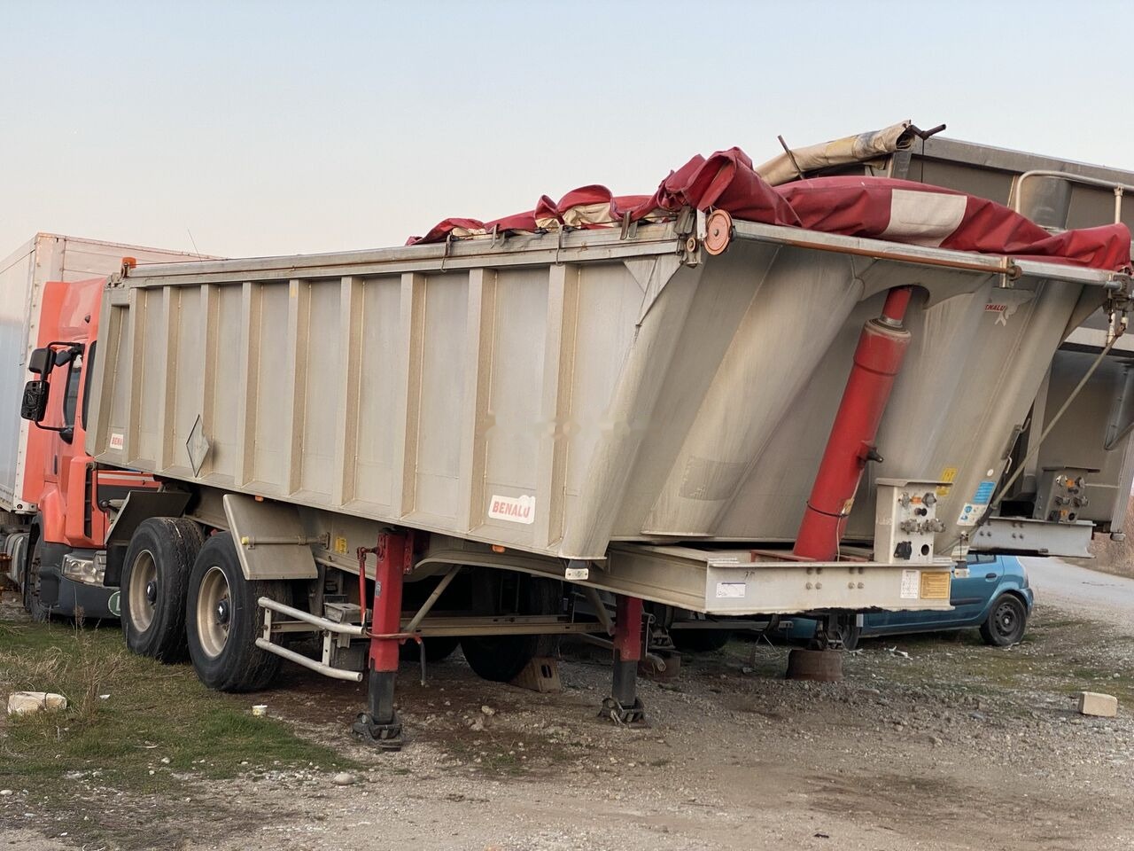 Gjysmë rimorkio vetëshkarkuese Benalu Bena Basculabila Agregate Aluminiu 2 PIECES AVALABILE: foto 8