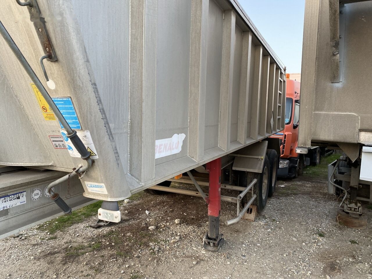 Gjysmë rimorkio vetëshkarkuese Benalu Bena Basculabila Agregate Aluminiu 2 PIECES AVALABILE: foto 11