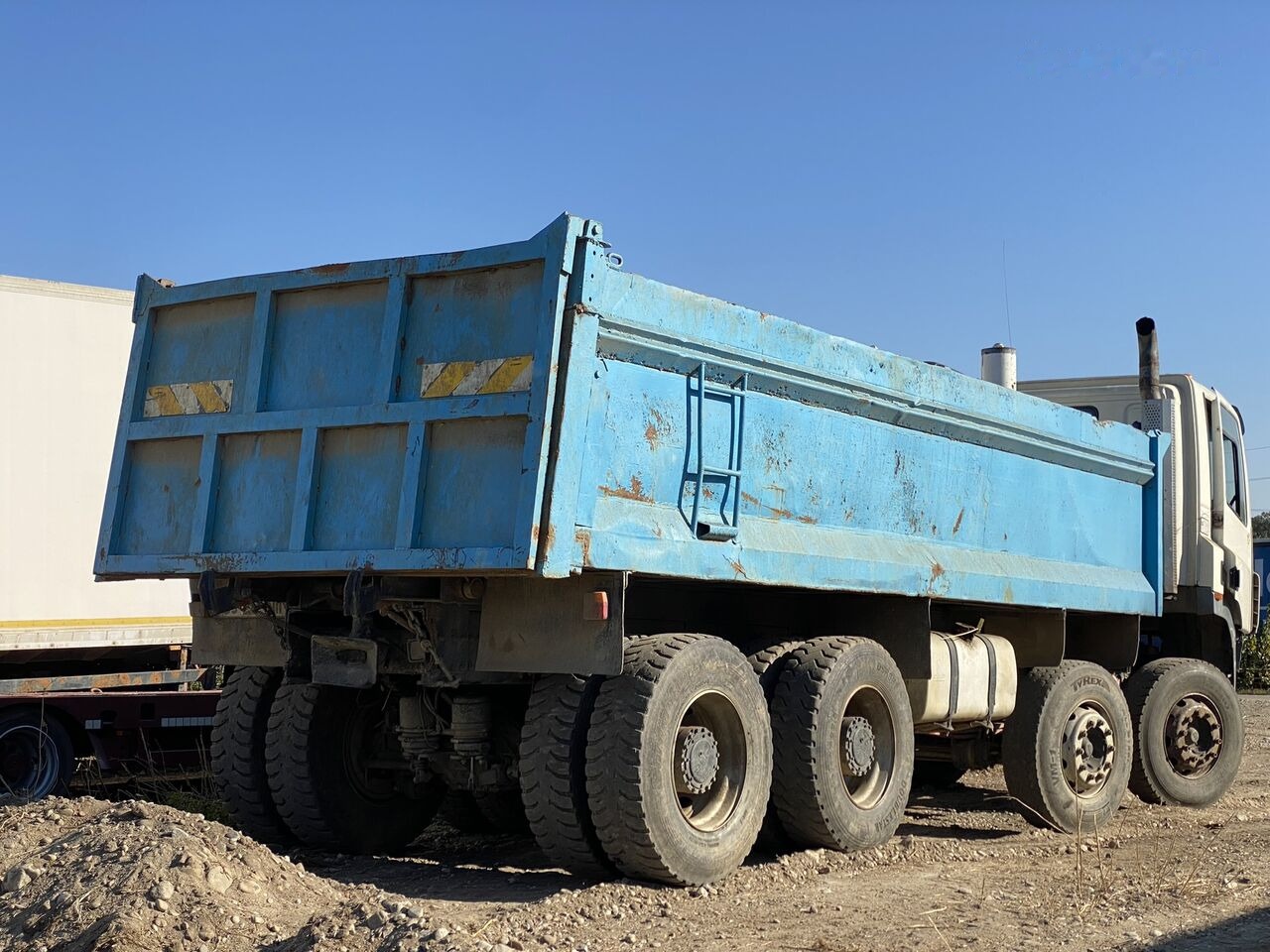 Karroceri e kamionit vetëshkarkues Hardox Bena basculabila cu semisasiu 7m : 8x4: foto 9