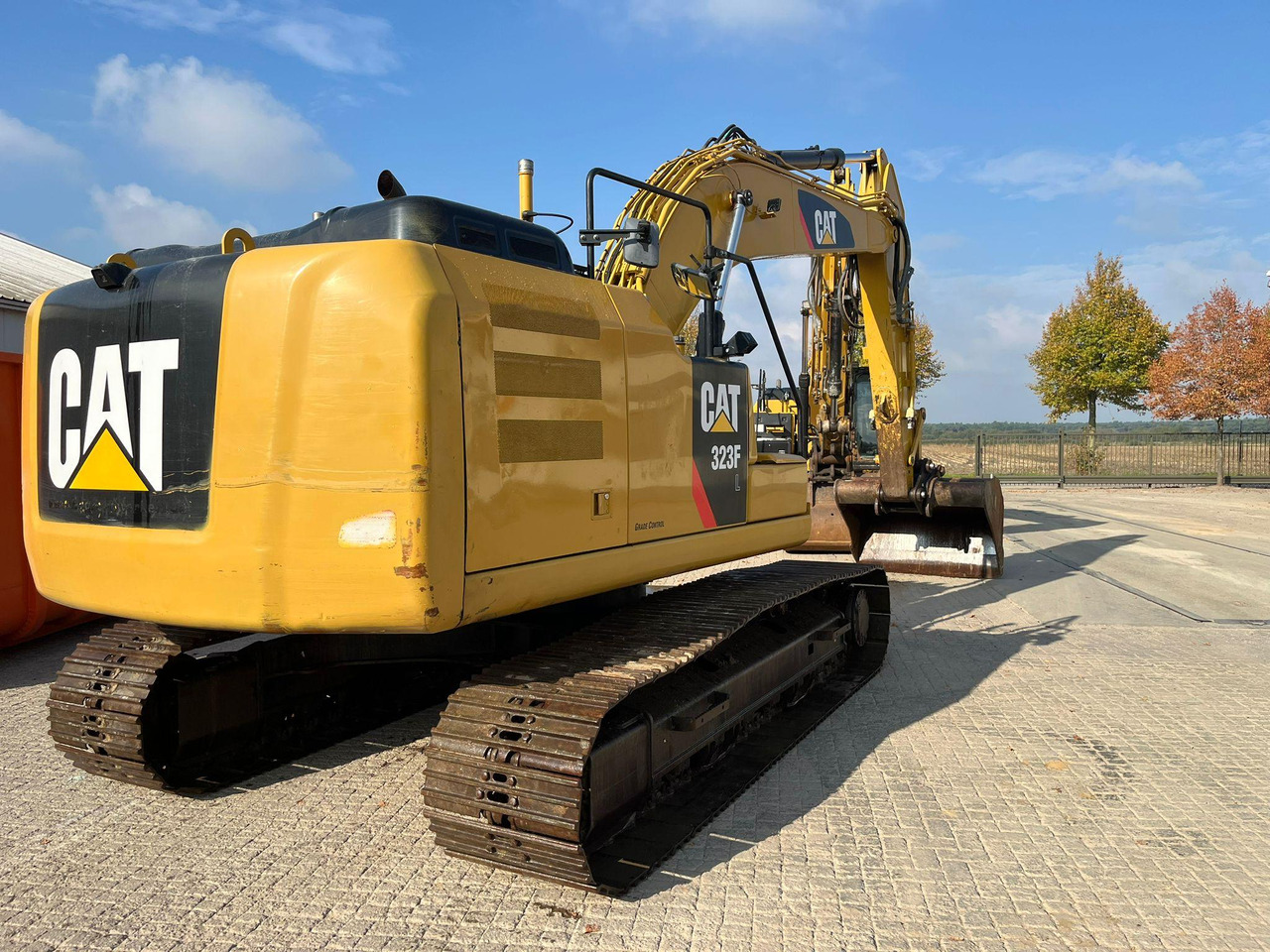 Caterpillar 323FL - Ekskavator me zinxhirë: foto 1 Caterpillar 323FL - Ekskavator me zinxhirë: foto 1