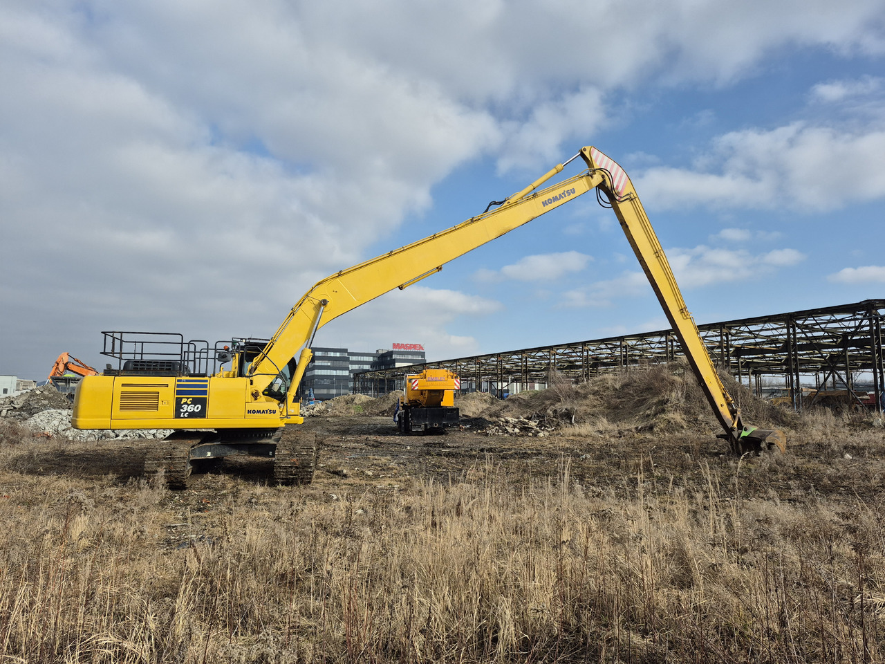 KOMATSU PC360LC 10 - Ekskavator me zinxhirë: foto 3 KOMATSU PC360LC 10 - Ekskavator me zinxhirë: foto 3
