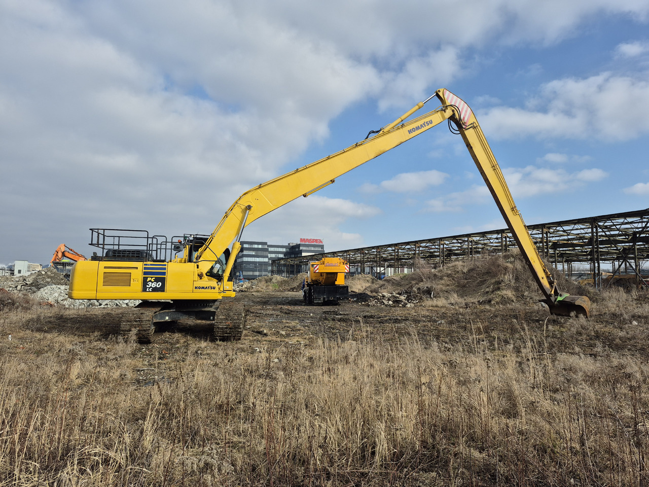 KOMATSU PC360LC 10 - Ekskavator me zinxhirë: foto 2 KOMATSU PC360LC 10 - Ekskavator me zinxhirë: foto 2