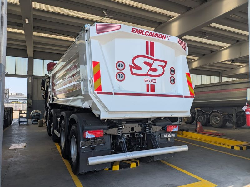 CAMION RIBALTABILE 4 ASSI 520 hp VASCA S5 NUOVO MAN TGS 41.520 8x4 BB CH - Kamion vetëshkarkues: foto 4 CAMION RIBALTABILE 4 ASSI 520 hp VASCA S5 NUOVO MAN TGS 41.520 8x4 BB CH - Kamion vetëshkarkues: foto 4