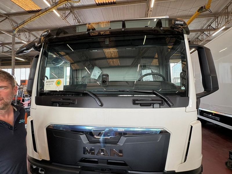 CUBO CON PEDANA 4x2 250hp MAN TGL 12.250 4x2 BL CH - Kamion vagonetë: foto 3 CUBO CON PEDANA 4x2 250hp MAN TGL 12.250 4x2 BL CH - Kamion vagonetë: foto 3