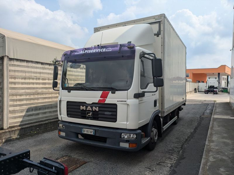 Camion cassone coibentato MAN MAN TGL 7.180 - Kamion vagonetë: foto 1 Camion cassone coibentato MAN MAN TGL 7.180 - Kamion vagonetë: foto 1