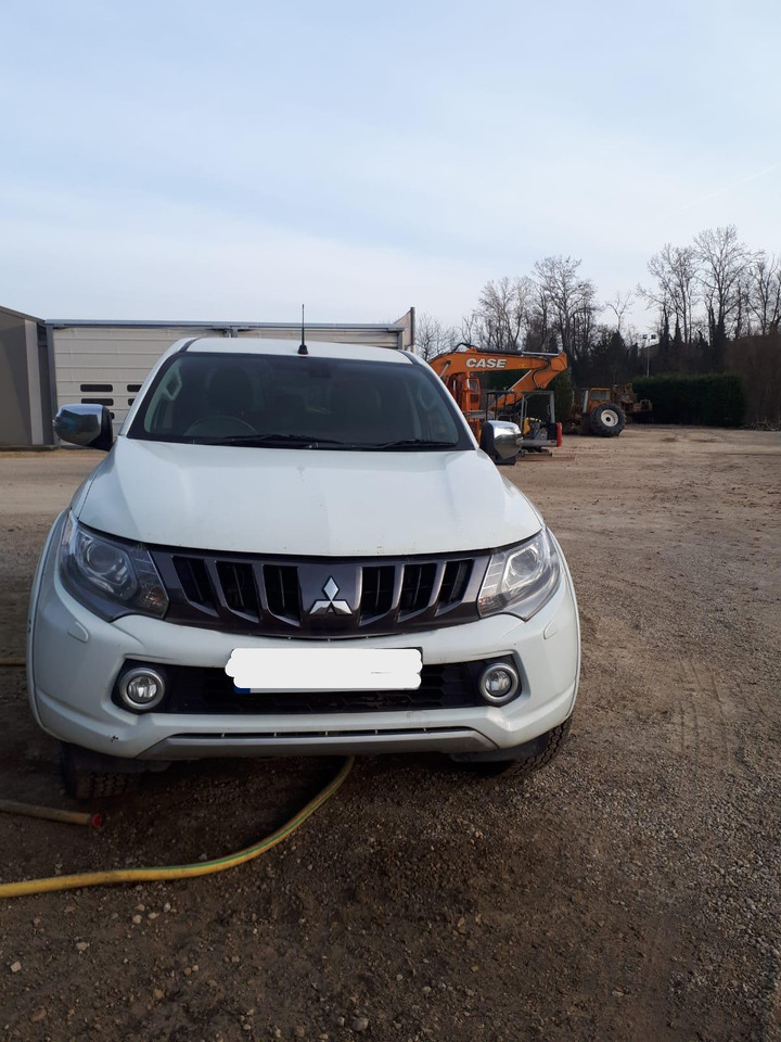 MITSUBISHI MITSUBISHI L200 - Pick up: foto 1 MITSUBISHI MITSUBISHI L200 - Pick up: foto 1