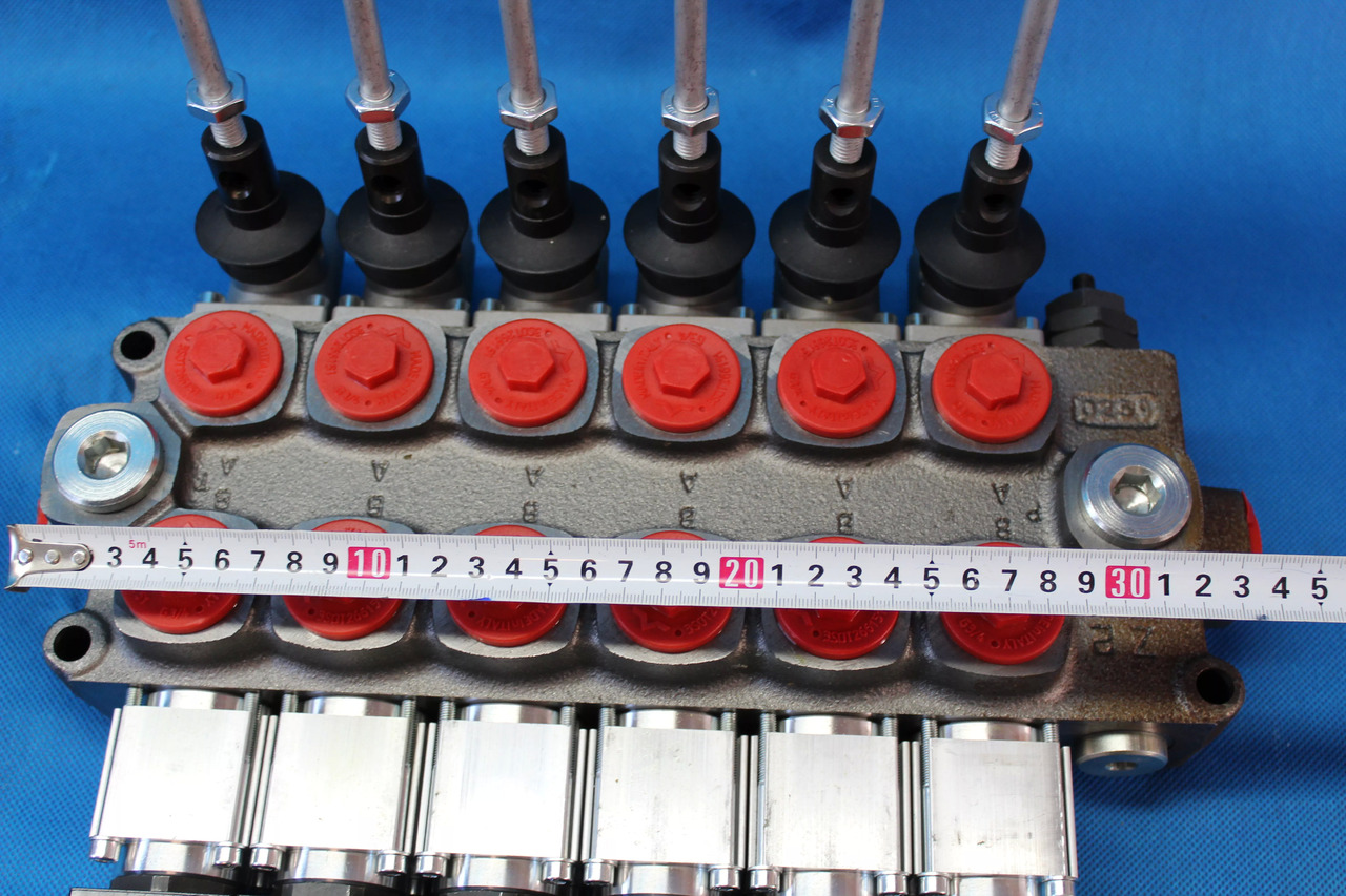 6 Sections Directional Control Valve Galtech Q95 120 l/min 31 GPM Electric solen for HDS-edged and cranes. - Pajisje mbështetëse e avionit në tokë: foto 5 6 Sections Directional Control Valve Galtech Q95 120 l/min 31 GPM Electric solen for HDS-edged and cranes. - Pajisje mbështetëse e avionit në tokë: foto 5