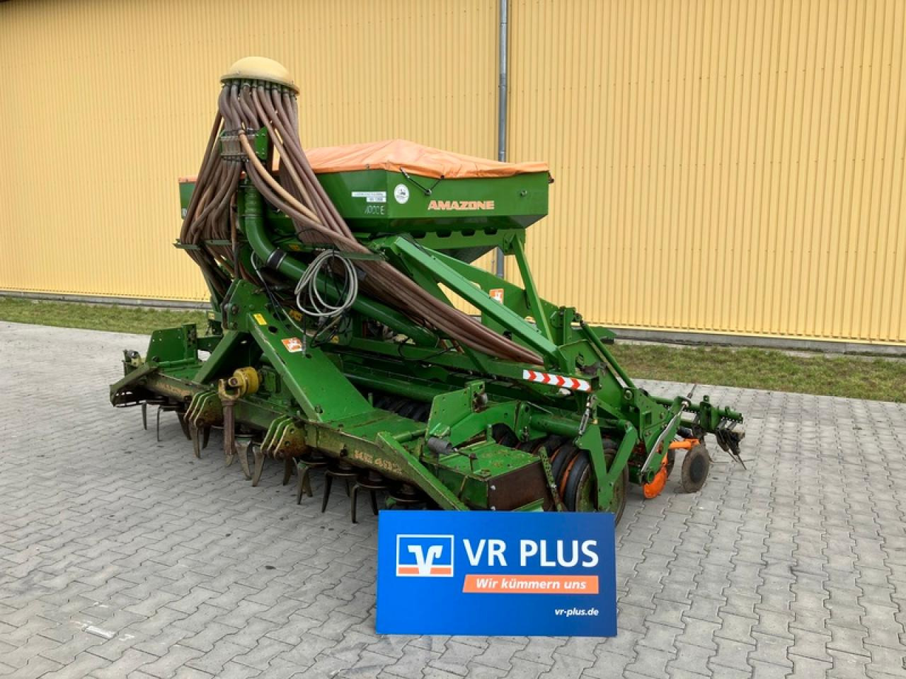 Amazone AD P402 - Mbjellëse e kombinuar në radhë: foto 1 Amazone AD P402 - Mbjellëse e kombinuar në radhë: foto 1