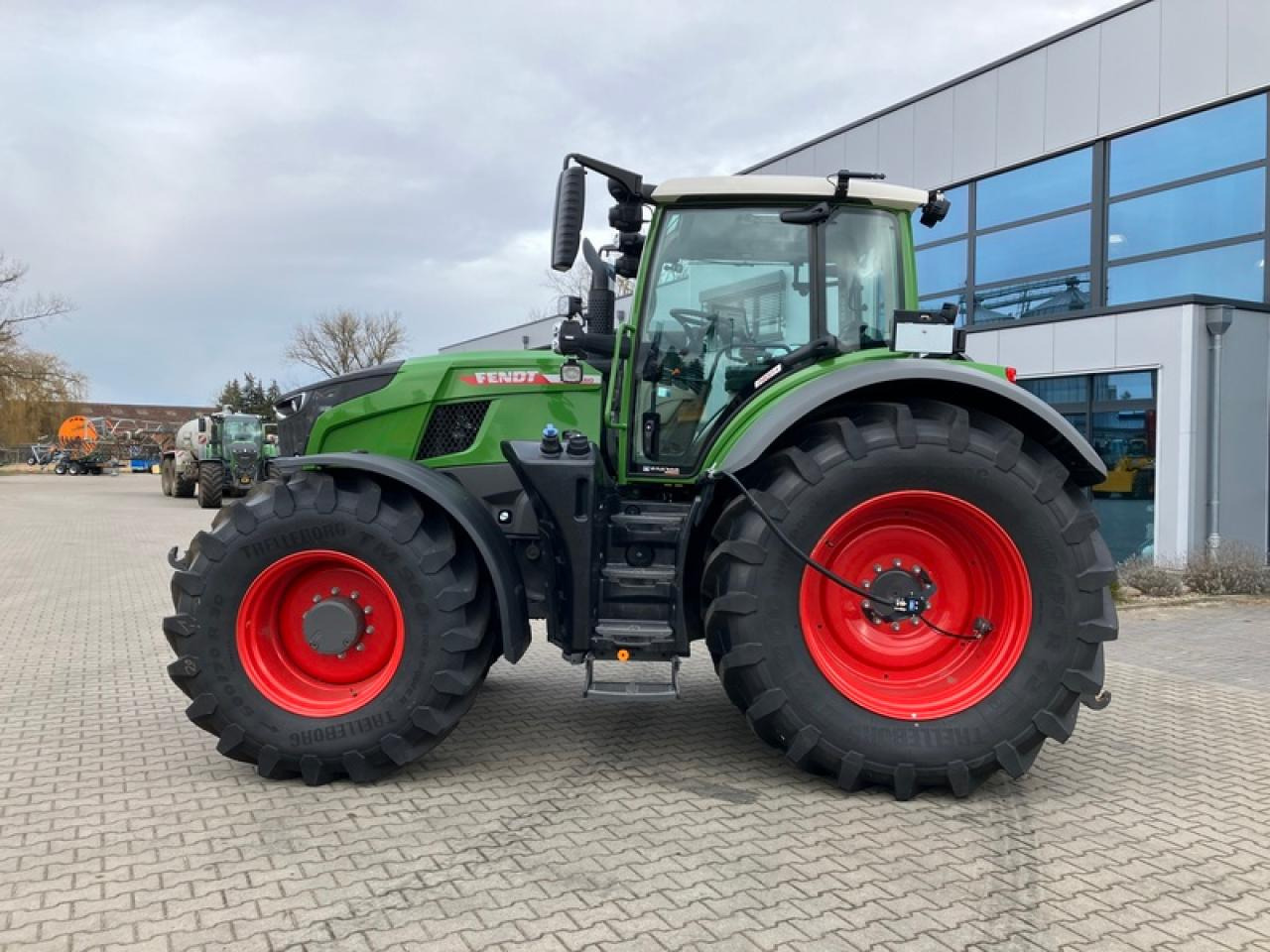 Fendt VARIO 724 GEN7 // RTK // RDA - Traktor: foto 2 Fendt VARIO 724 GEN7 // RTK // RDA - Traktor: foto 2
