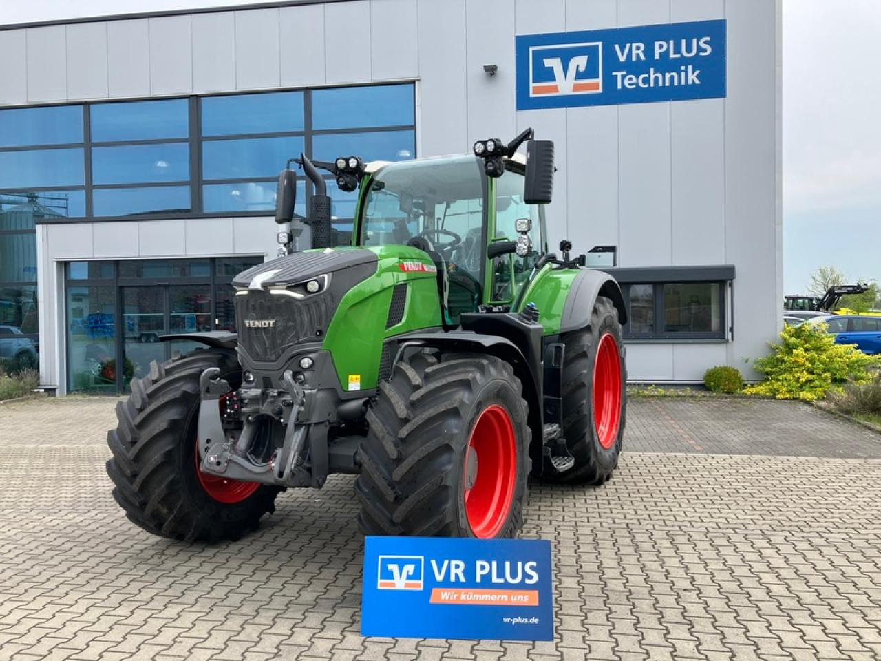 Fendt VARIO726 GEN 7 PROFI PLUS SET 2 - Traktor: foto 1 Fendt VARIO726 GEN 7 PROFI PLUS SET 2 - Traktor: foto 1